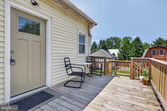 201 W MAIN ST, Leola, PA 17540