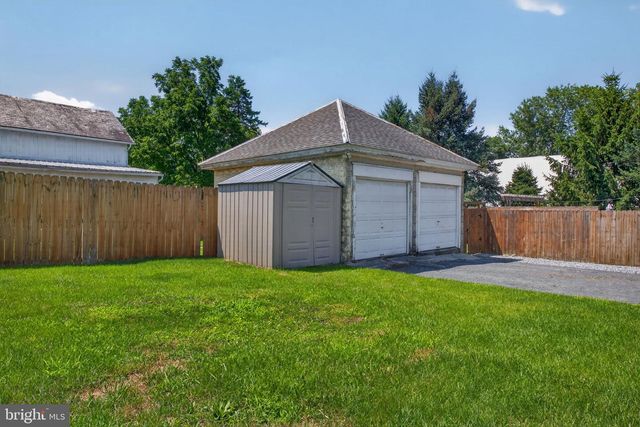 201 W MAIN ST, Leola, PA 17540