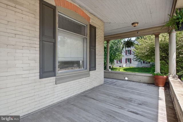 201 W MAIN ST, Leola, PA 17540