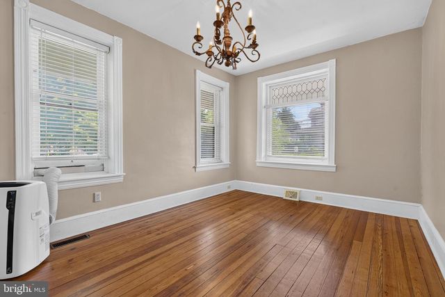 201 W MAIN ST, Leola, PA 17540