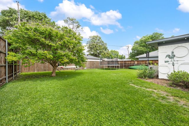 8852 Larchwood Drive, Dallas, TX 75238
