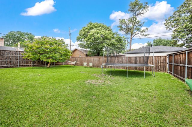 8852 Larchwood Drive, Dallas, TX 75238