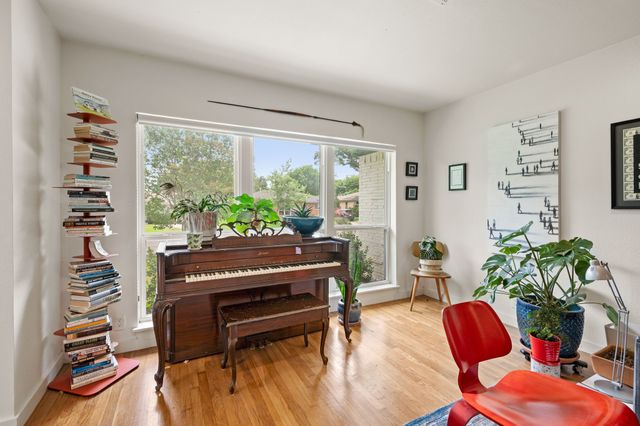 8852 Larchwood Drive, Dallas, TX 75238