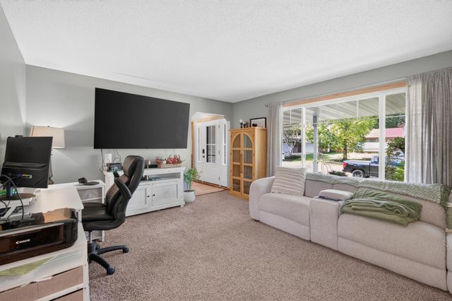 2347 Heath Avenue N, Oakdale, MN 55128
