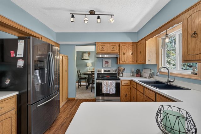 2347 Heath Avenue N, Oakdale, MN 55128