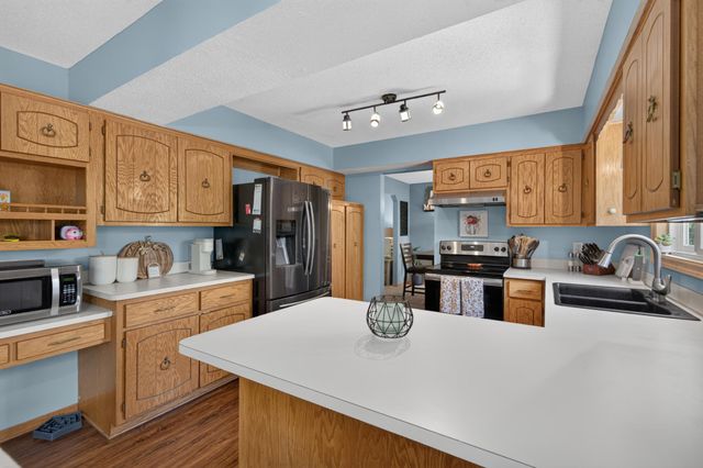 2347 Heath Avenue N, Oakdale, MN 55128