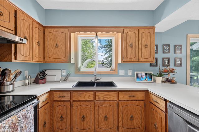 2347 Heath Avenue N, Oakdale, MN 55128