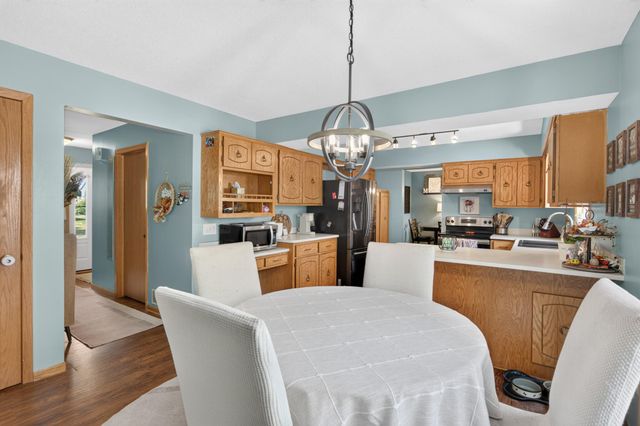 2347 Heath Avenue N, Oakdale, MN 55128
