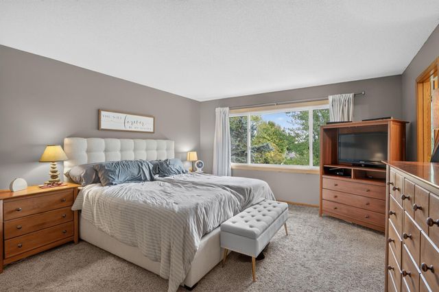 2347 Heath Avenue N, Oakdale, MN 55128
