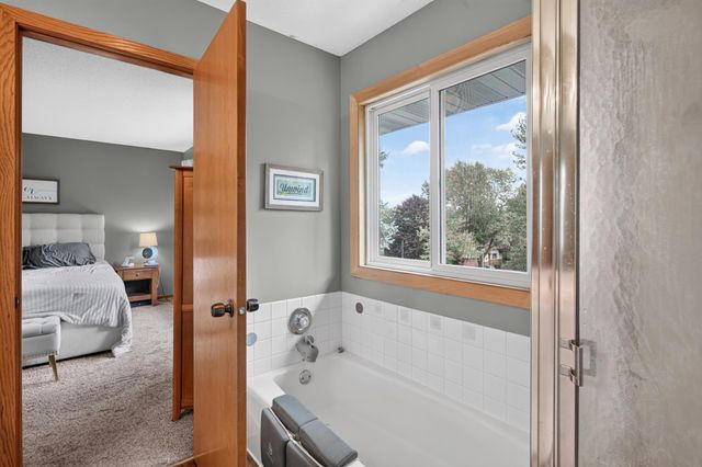 2347 Heath Avenue N, Oakdale, MN 55128