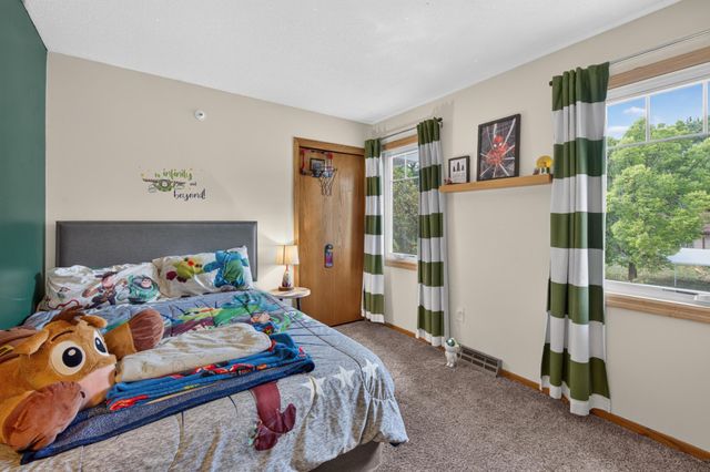 2347 Heath Avenue N, Oakdale, MN 55128