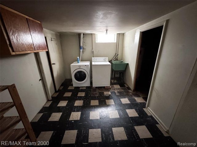 7310 Plainfield Street, Dearborn Heights, MI 48127