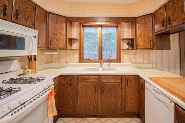 E516 Rustad ROAD, Iola, WI 54945