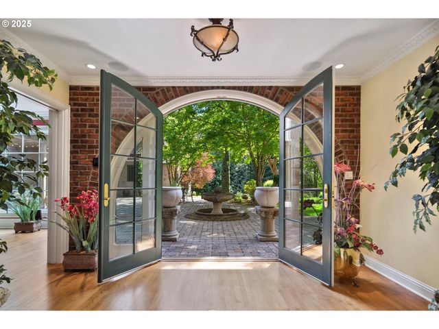 1500 Se WAVERLY Dr, Portland, OR 97222