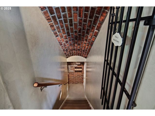 1500 Se WAVERLY Dr, Portland, OR 97222