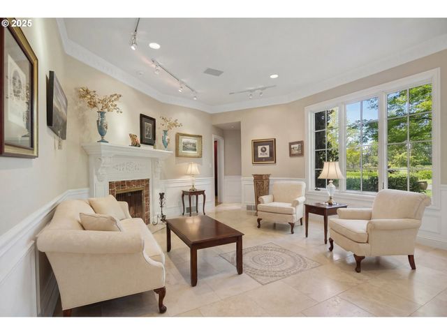 1500 Se WAVERLY Dr, Portland, OR 97222