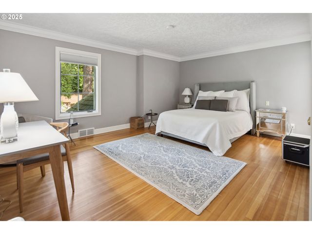 1500 Se WAVERLY Dr, Portland, OR 97222