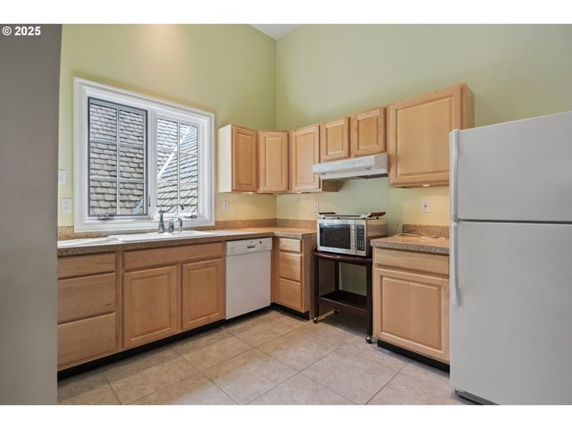 1500 Se WAVERLY Dr, Portland, OR 97222