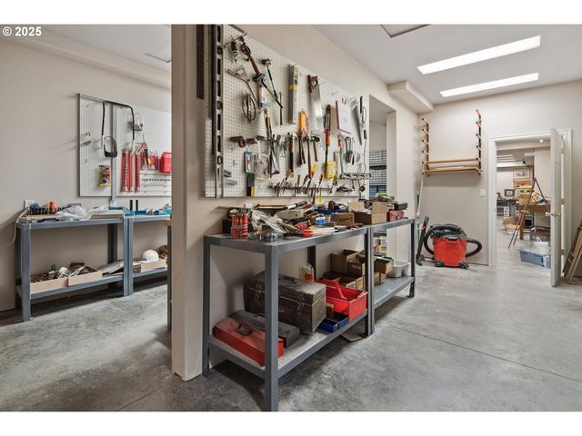 1500 Se WAVERLY Dr, Portland, OR 97222