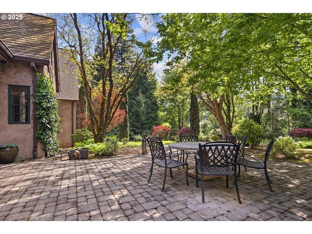 1500 Se WAVERLY Dr, Portland, OR 97222