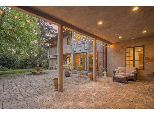 1500 Se WAVERLY Dr, Portland, OR 97222