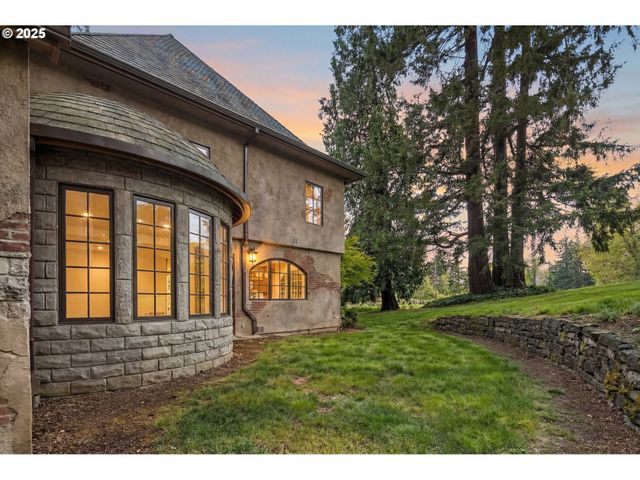 1500 Se WAVERLY Dr, Portland, OR 97222