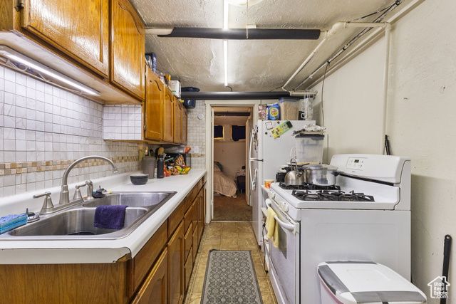 393 E CENTER ST, Springville, UT 84663