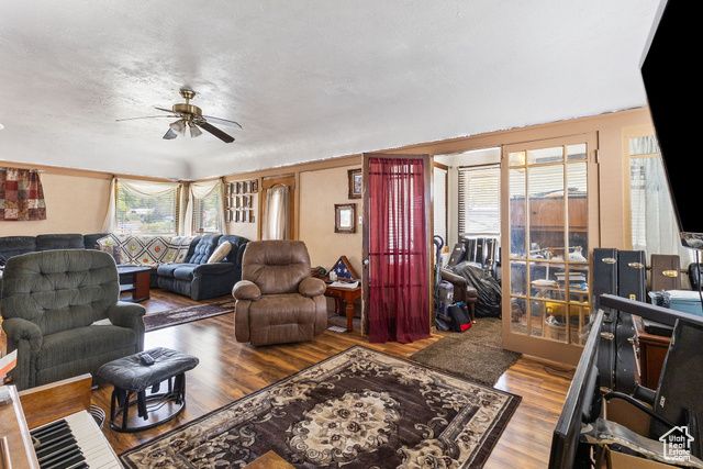 393 E CENTER ST, Springville, UT 84663