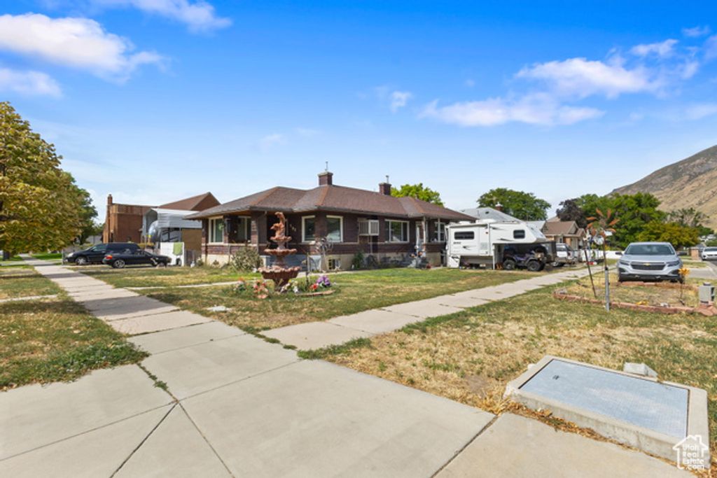 393 E CENTER ST, Springville, UT 84663