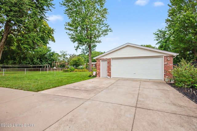 8312 Ende Ln, Louisville, KY 40219