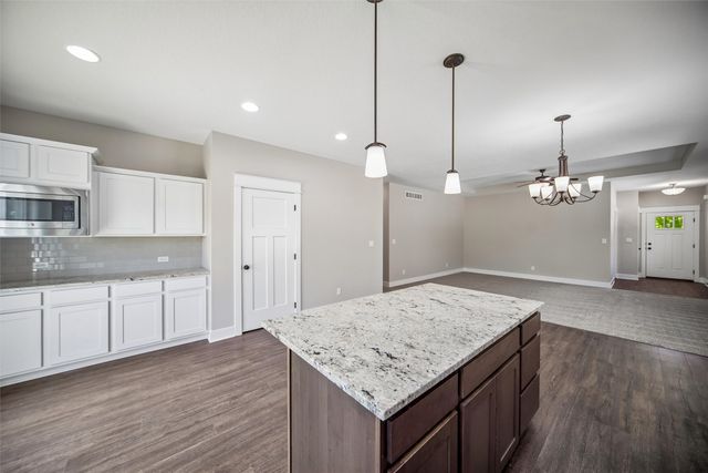 14406 Holcomb Avenue, Urbandale, IA 50323
