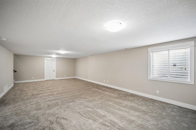 14406 Holcomb Avenue, Urbandale, IA 50323