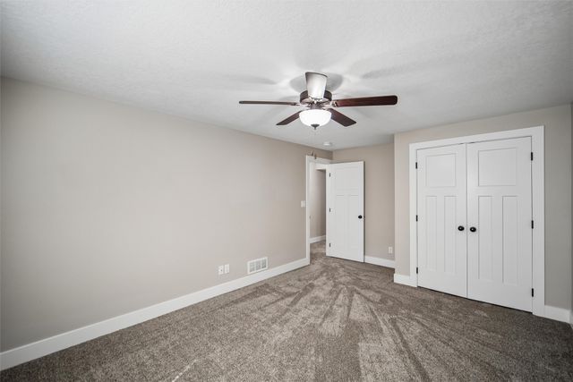 14406 Holcomb Avenue, Urbandale, IA 50323