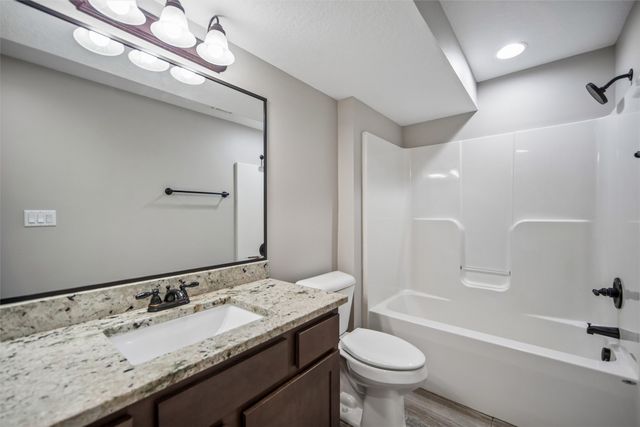 14406 Holcomb Avenue, Urbandale, IA 50323