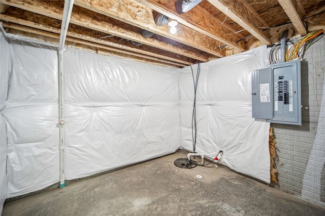 14406 Holcomb Avenue, Urbandale, IA 50323
