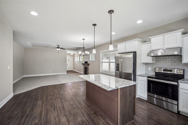 14406 Holcomb Avenue, Urbandale, IA 50323