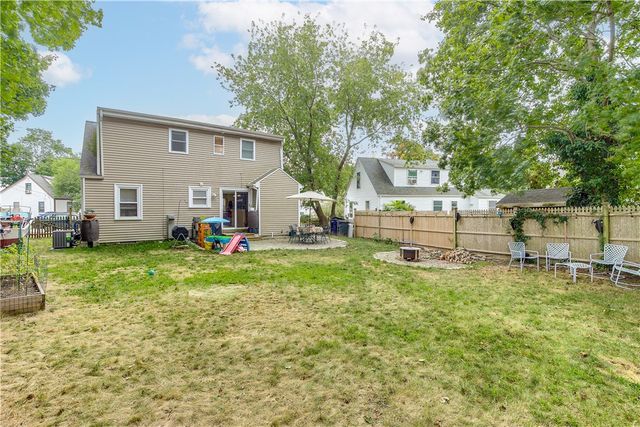15 Spencer Drive, North Kingstown, RI 02852