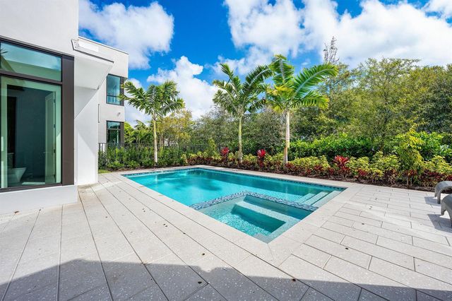 16670 Mosaic Place, Delray Beach, FL 33446