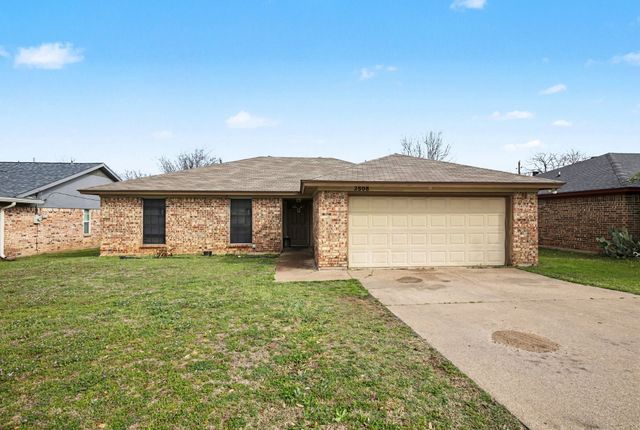 2808 Southpark Lane, Fort Worth, TX 76133