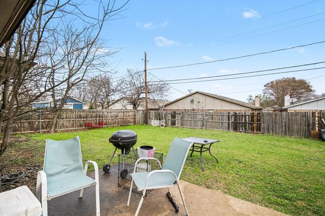 2808 Southpark Lane, Fort Worth, TX 76133