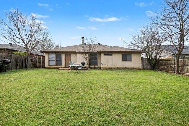 2808 Southpark Lane, Fort Worth, TX 76133