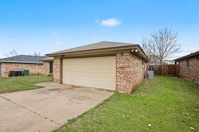 2808 Southpark Lane, Fort Worth, TX 76133