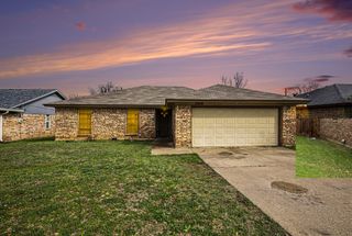 2808 Southpark Lane, Fort Worth, TX 76133
