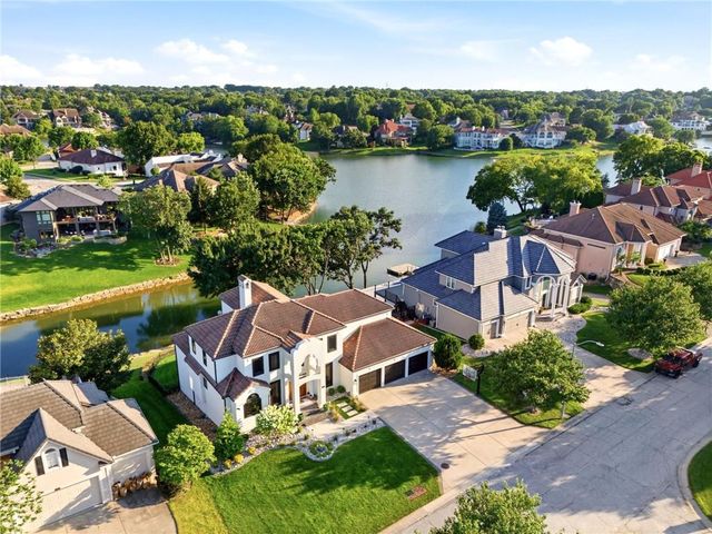 701 NE Shoreline Drive, Lee's Summit, MO 64064