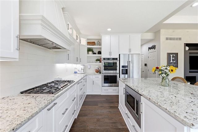 701 NE Shoreline Drive, Lee's Summit, MO 64064
