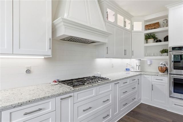 701 NE Shoreline Drive, Lee's Summit, MO 64064