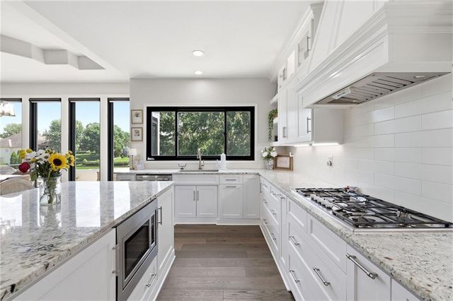 701 NE Shoreline Drive, Lee's Summit, MO 64064