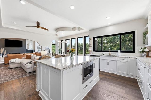 701 NE Shoreline Drive, Lee's Summit, MO 64064