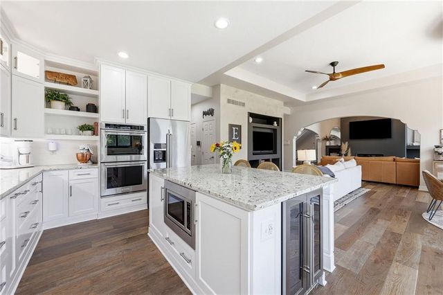 701 NE Shoreline Drive, Lee's Summit, MO 64064