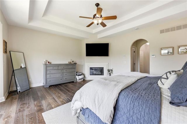 701 NE Shoreline Drive, Lee's Summit, MO 64064